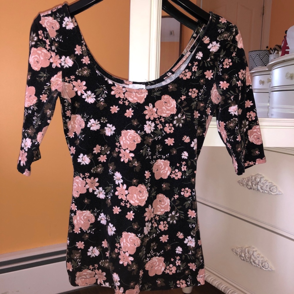Floral Top 🖤🌸